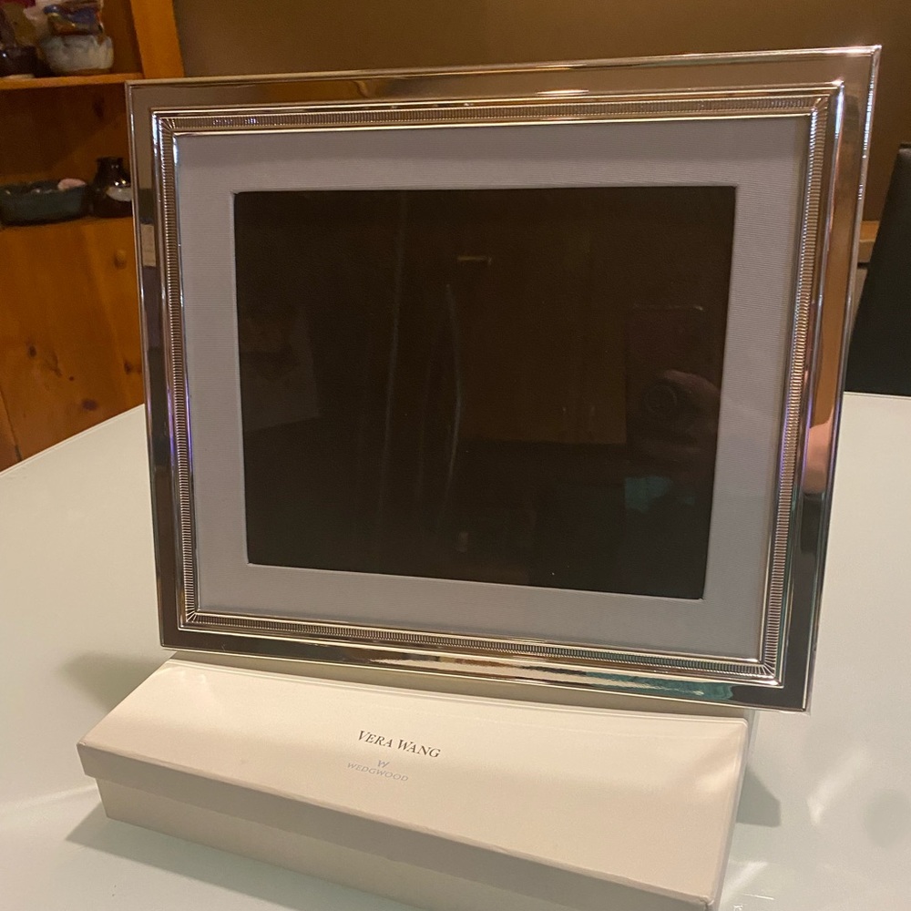 Vera Wang Wedgwood 8”x10” Picture Frame